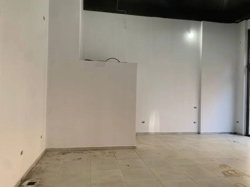 Tirane, jepet me qera ambjent biznesi Kati 0, 70 m² 800 € (Astir)