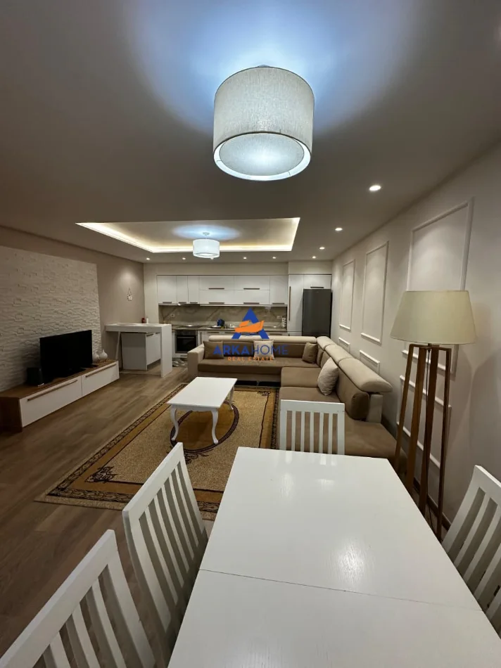 Tirane, jepet me qera apartament 1+1+Ballkon Kati 2, 800 m² 800 € 