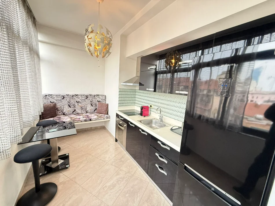 Tirane, jepet me qera apartament 2+1 Kati 8, 96 m² 950 € (Rruga Vaso Pasha)