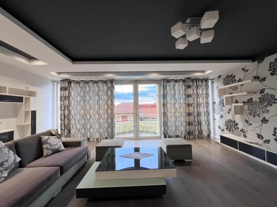 Tirane, jepet me qera shtepi 2 Katshe Kati 1, 180 m² 1.500 € (PORCELAN)