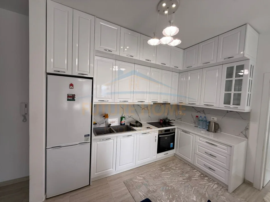 Tirane, jepet me qera apartament 2+1+Parkim, Kati 6, 107 m² 750 € (FUSHA AVIACIONIT)