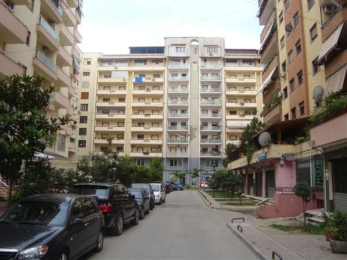 Tirane, jepet me qera apartament 1+1+Ballkon Kati 4, 60 m² 500 € 