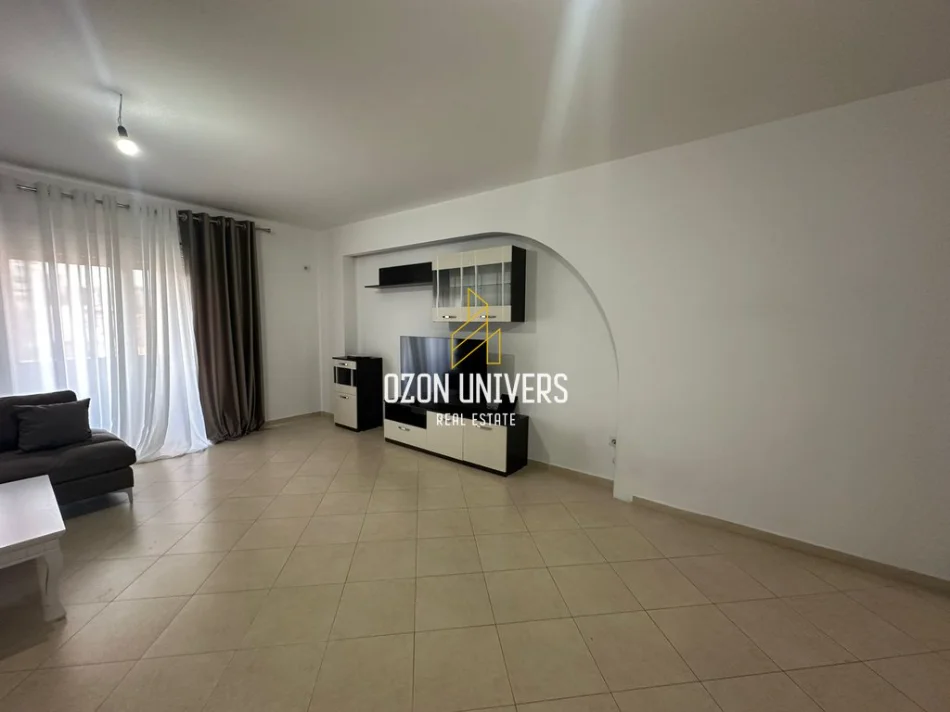 Tirane, jepet me qera apartament 3+1+Ballkon Kati 2, 145 m² 1.000 € (5 Maji)