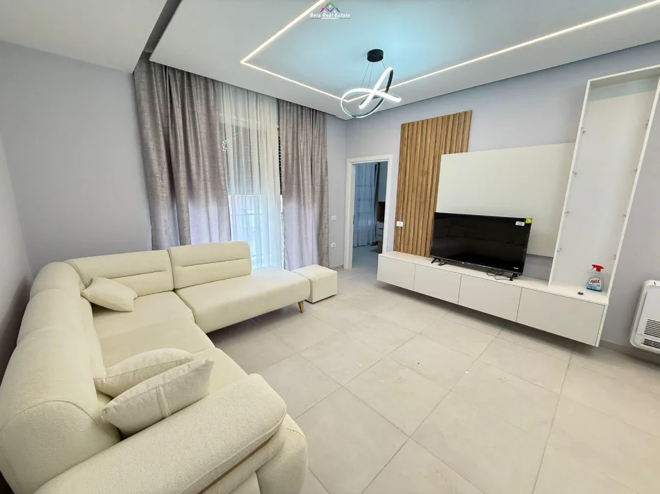 Tirane, jepet me qera apartament 2+1 Kati 5, 85 m² 630 € (Rruga 5 Maj, prane Black Stone)