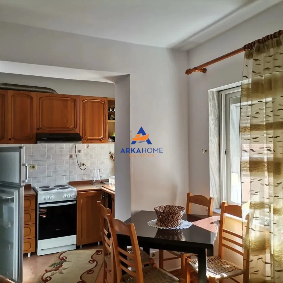 Tirane, jepet me qera apartament 2+1+Ballkon Kati 2, 75 m² 627 € 