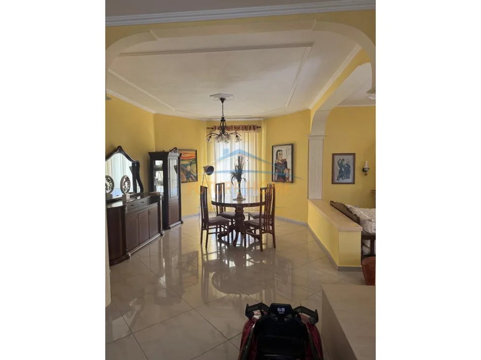 Tirane, jepet me qera apartament 2 Katshe , 1.055 m² 1.055 € (Sauk)