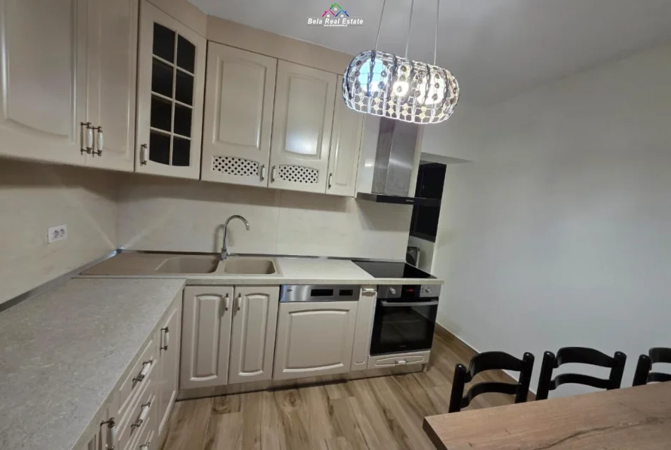 Tirane, jepet me qera apartament 4+1+Aneks Kati 3, 120 m² 1.500 € (Rruga mine Peza)