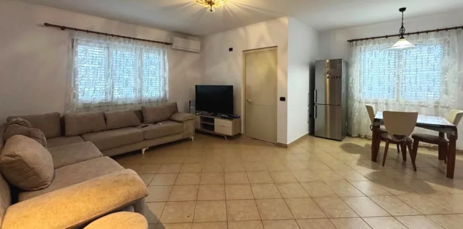 Tirane, jepet me qera apartament 2+1+Ballkon Kati 4, 128 m² 800 € (Liqeni Artificial)