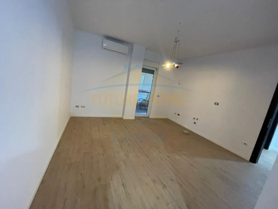 Tirane, jepet me qera apartament 1+1 Kati 2, 65 m² 670 € (Liqeni I Thatë)