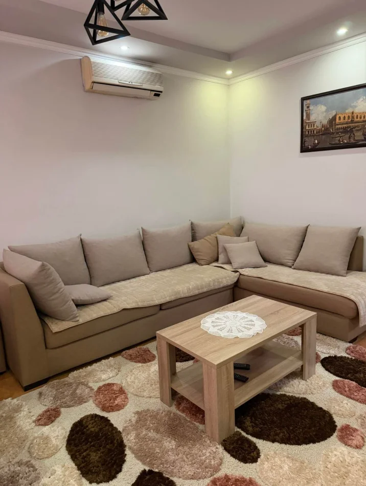 Tirane, jepet me qera 2+1 , 75 m² 550 € (Rruga Don Bosko)