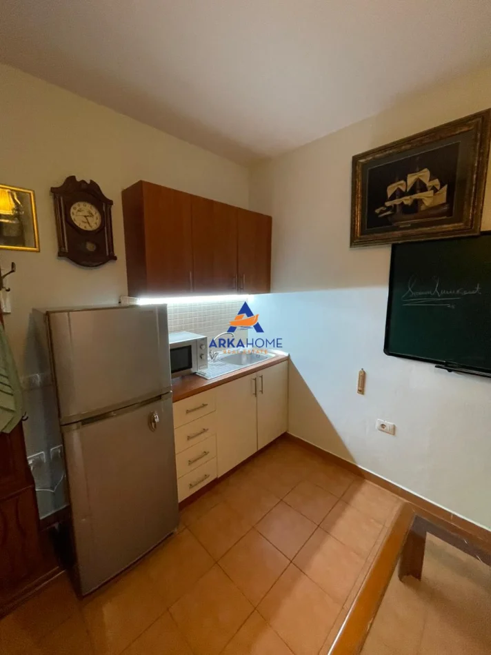 Tirane, jepet me qera apartament 1+1 Kati 2, 30 m² 313 € 