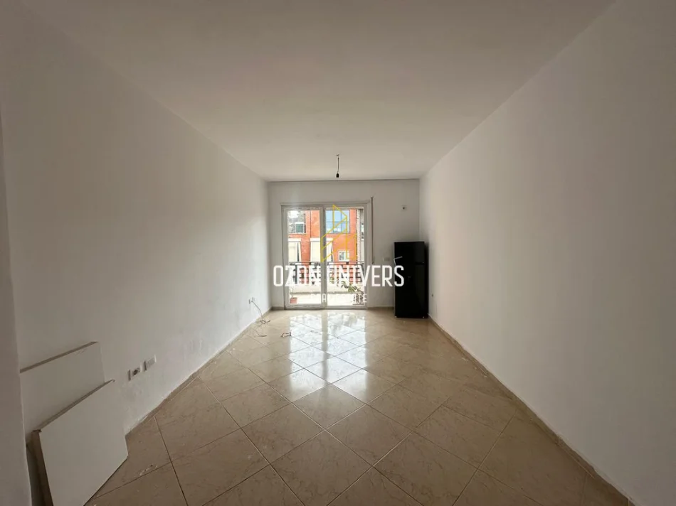 Tirane, jepet me qera apartament 1+1+Ballkon Kati 8, 65 m² 350 € (Golden Park 3)