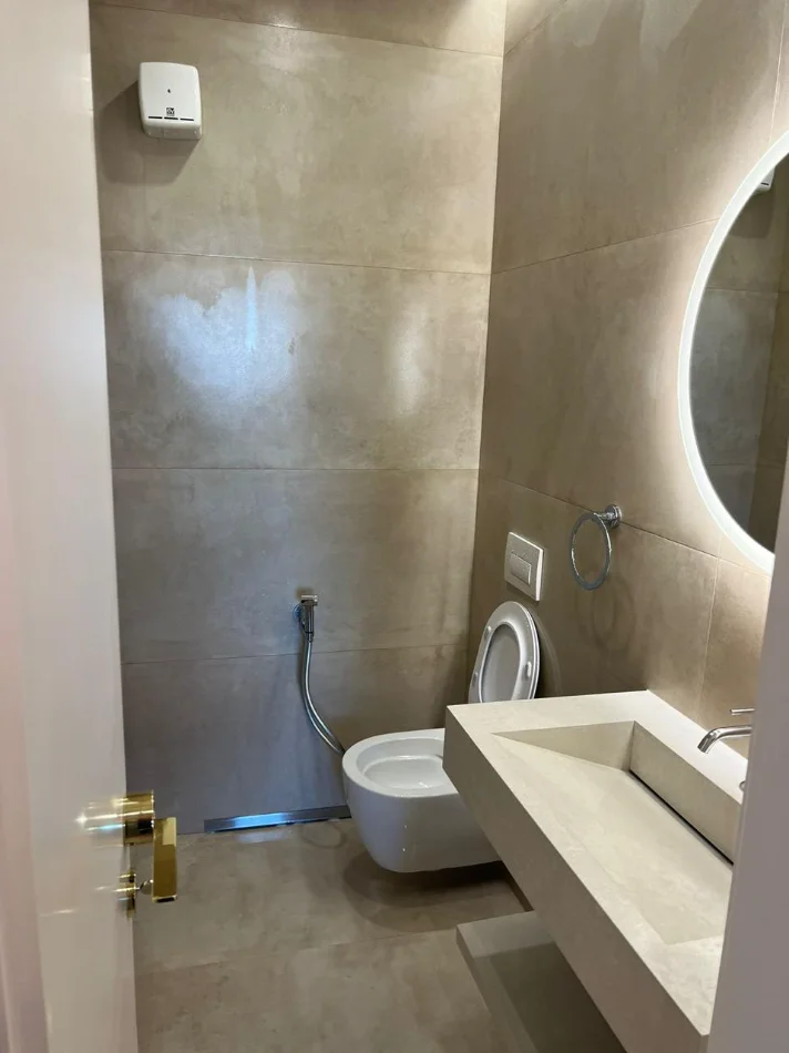 Tirane, shitet apartament 2+1+Ballkon Kati 9, 115 m² 455.000 € (bllok)