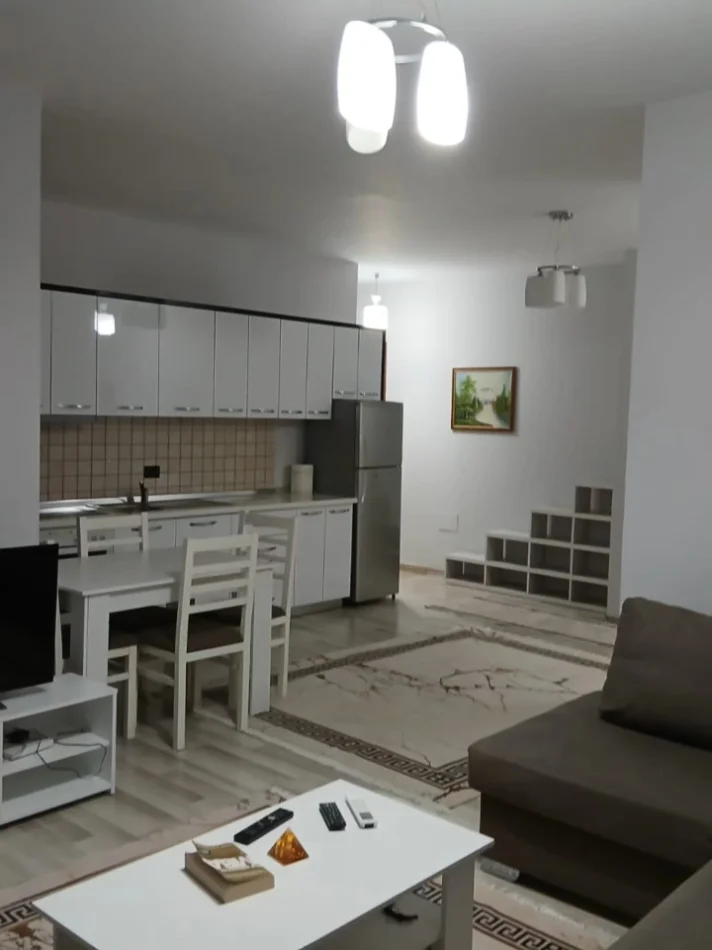 Tirane, jepet me qera apartament , 110 m² 700 € (MBRAPA 15 KT)