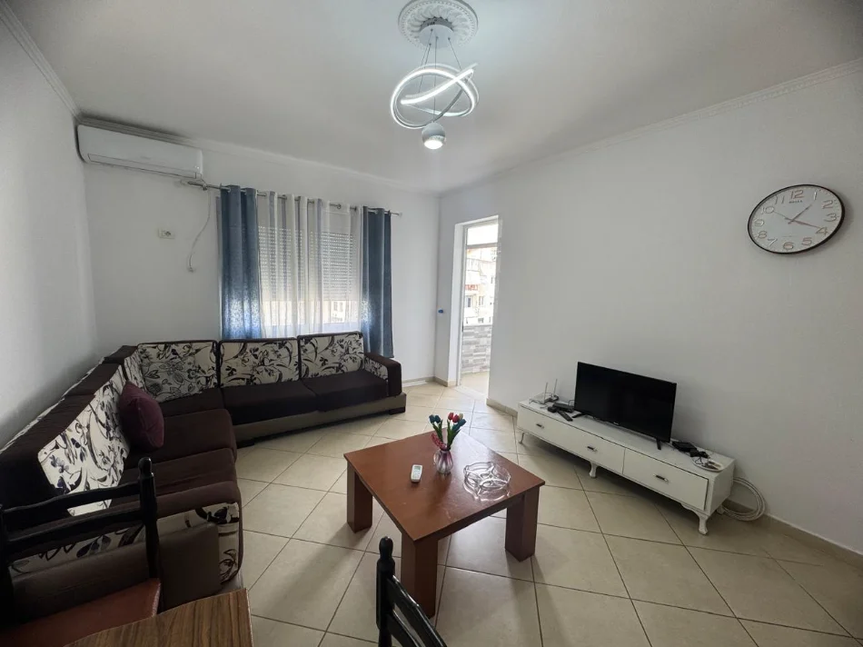Tirane, jepet me qera apartament 1+1+Ballkon Kati 8, 60 m² 400 € (Astir prane bar Artistit)