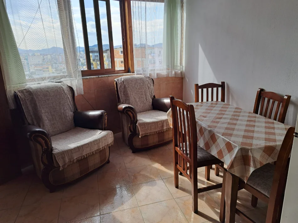Tirane, jepet me qera apartament 1+1+Ballkon Kati 10, 70 m² 380 € (Don Bosko)