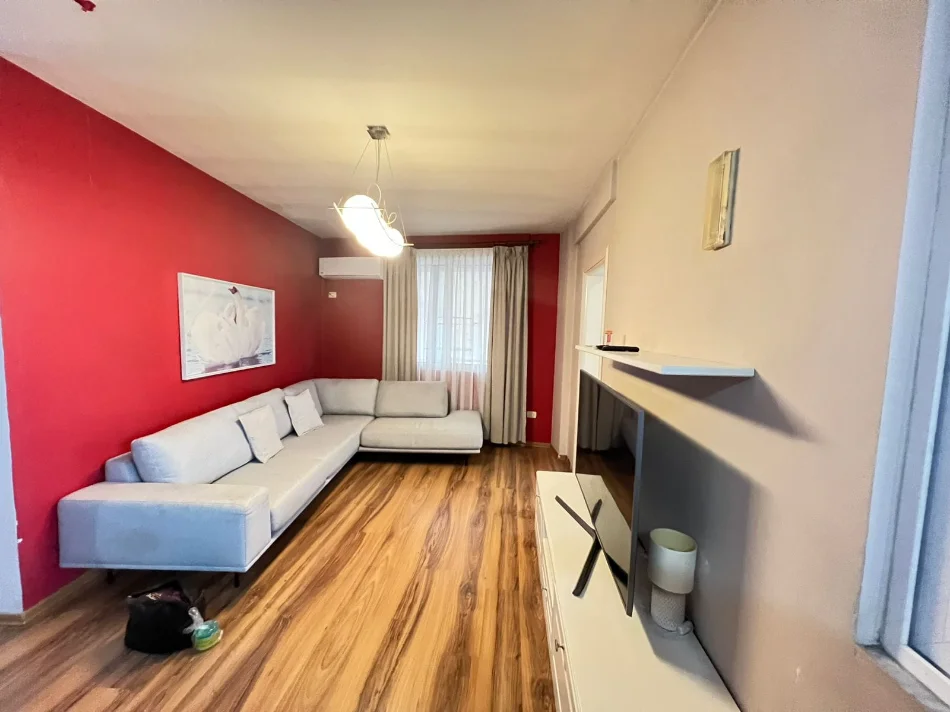 Tirane, jepet me qera apartament 2+1+Ballkon Kati 8, 100 m² 820 € 