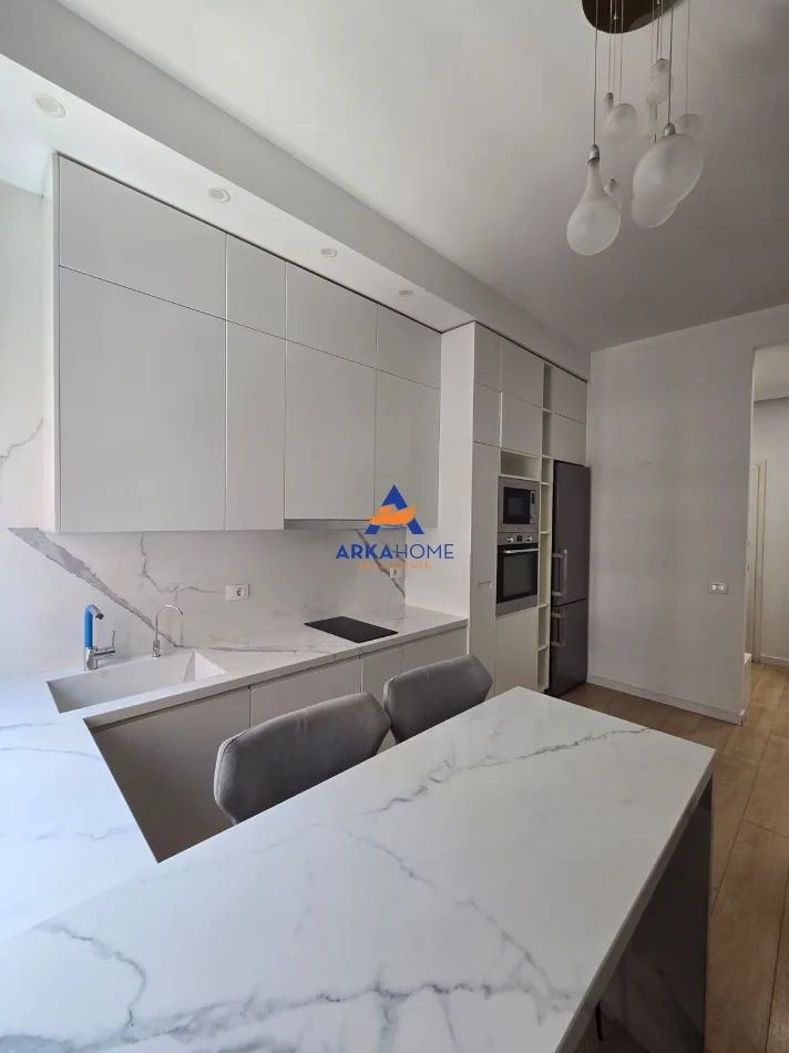 Tirane, jepet me qera apartament 2+1+Ballkon Kati 3, 124 m² 1.253 € 