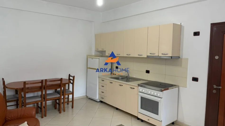 Tirane, jepet me qera apartament 1+1 Kati 1, 60 m² 365 € 