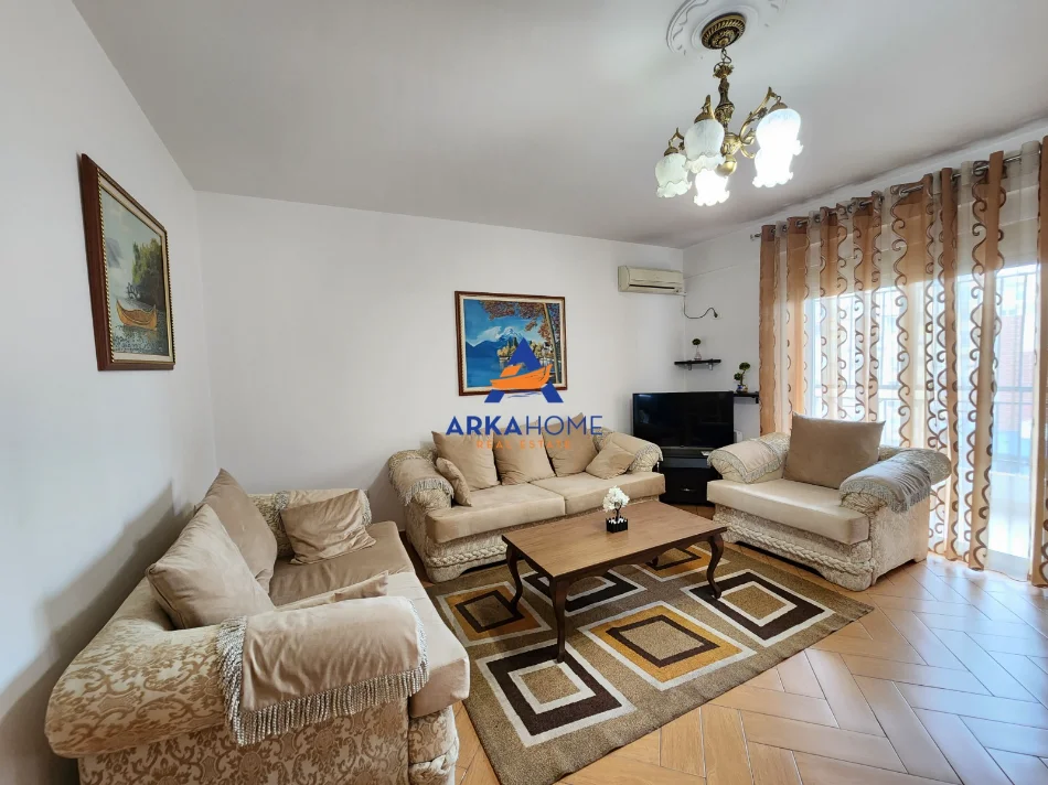 Tirane, jepet me qera apartament 2+1+Ballkon Kati 6, 115 m² 731 € 
