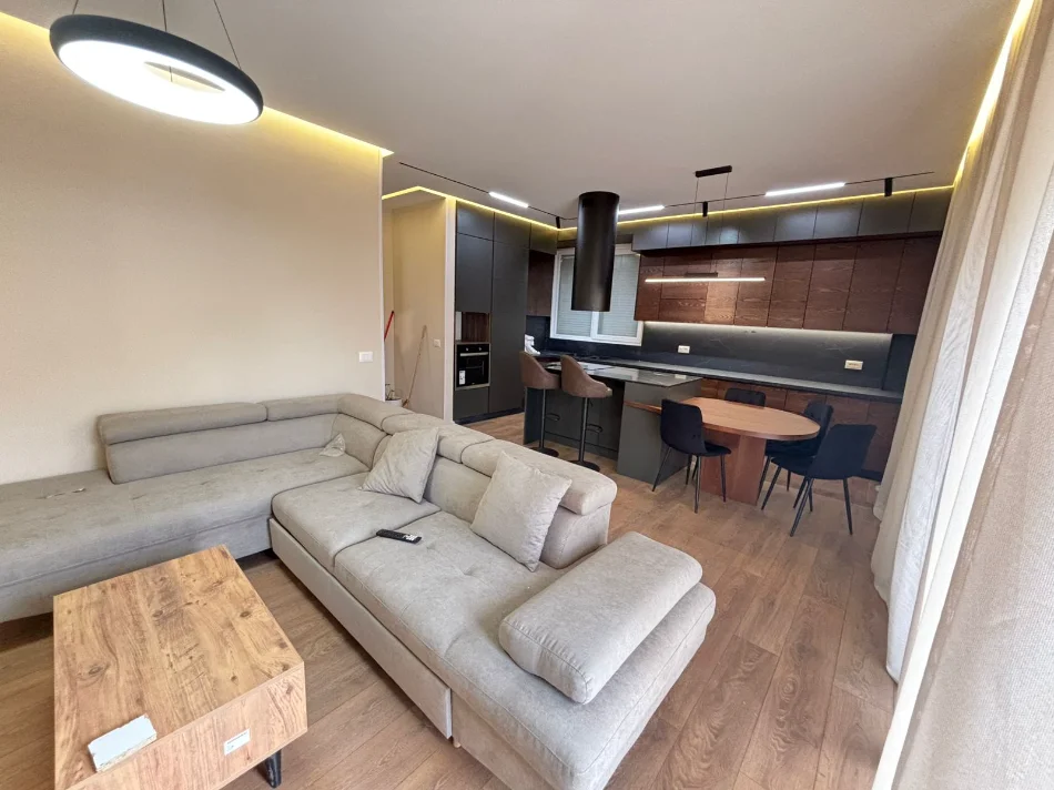 Tirane, jepet me qera apartament 2+1+Ballkon Kati 3, 120 m² 1.200 € (Kopshti Botanik, prane Xhamise)