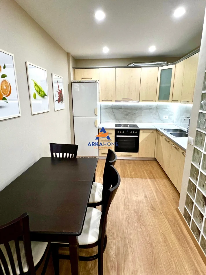 Tirane, jepet me qera apartament 1+1+Ballkon Kati 2, 69 m² 574 € 