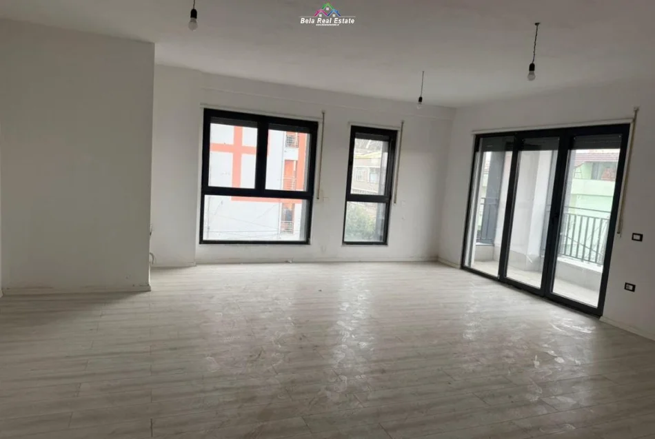 Tirane, jepet me qera zyre Kati 2, 126 m² 800 € (Rruga Filip Jano)