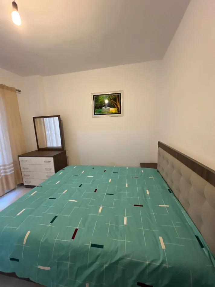 Tirane, jepet me qera apartament 1+1+Ballkon Kati 2, 83 m² 350 € 
