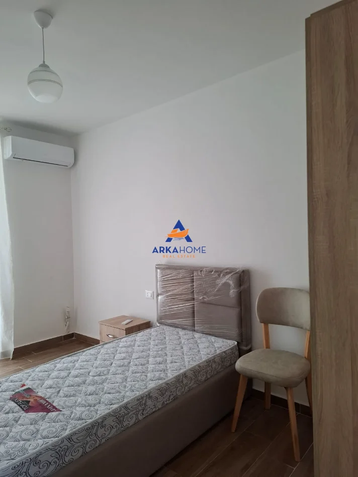 Tirane, jepet me qera apartament 2+1+Ballkon Kati 5, 96 m² 522 € 