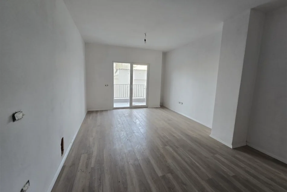 Tirane, shitet apartament 1+1+Ballkon Kati 2, 72 m² 135.000 € (Kompleksi Aura)