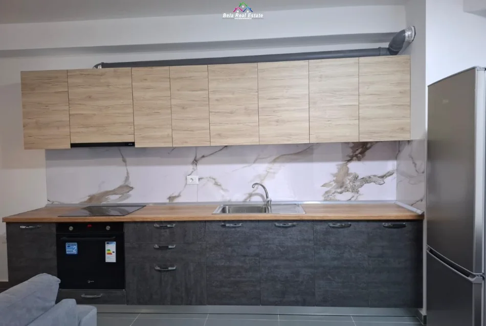 Tirane, jepet me qera apartament 3+1 , 116 m² 680 € (5 maji)