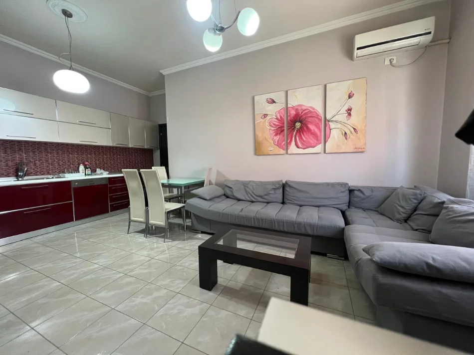 Tirane, shitet apartament 2+1 , 83 m² 235.000 € (rruga e kavajes)