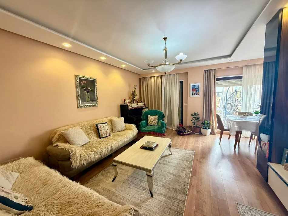 Tirane, shitet apartament 3+1 , 1 m² 345.000 € (Kopshti Botanik)
