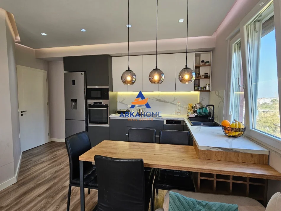 Tirane, shitet apartament 2+1+Ballkon Kati 4, 99 m² 145.000 € 