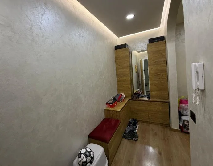 Tirane, shitet apartament 2+1+Ballkon Kati 2, 100 m² 300.000 € 