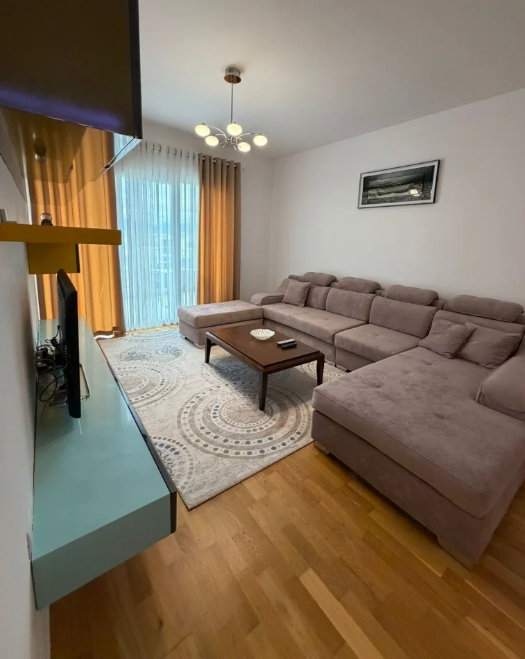 Tirane, jepet me qera apartament 2+1 , 95 m² 900 € 