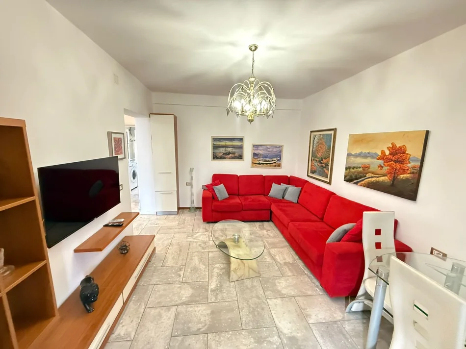 Tirane, jepet me qera 2+1 ,