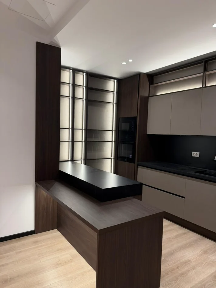 Tirane, jepet me qera apartament 2+1 , 140 m² 2.800 € (Rruga e Elbasanit)