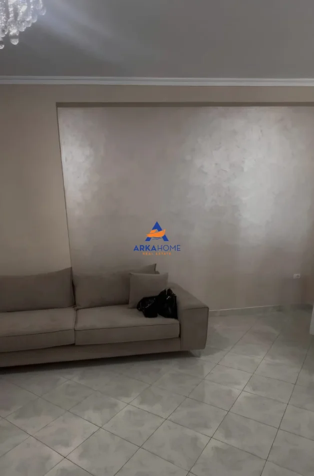 Tirane, jepet me qera apartament 2+1+Ballkon Kati 2, 100 m² 626 € 