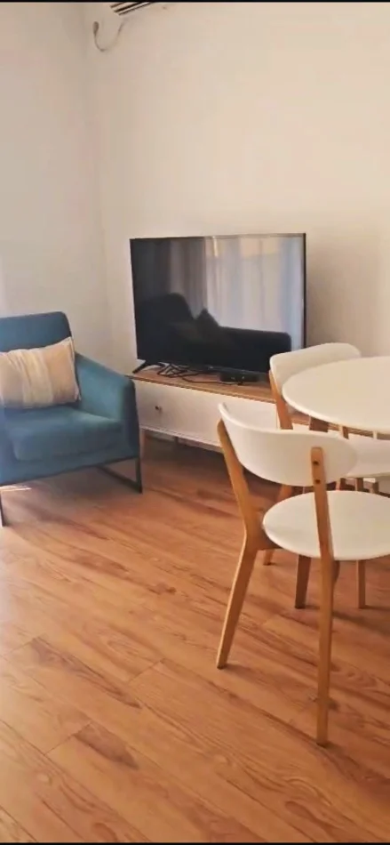 Tirane, jepet me qera Vile 1+1+Ballkon Kati 3, 75 m² 550 € (Rruga Siri Kodra)