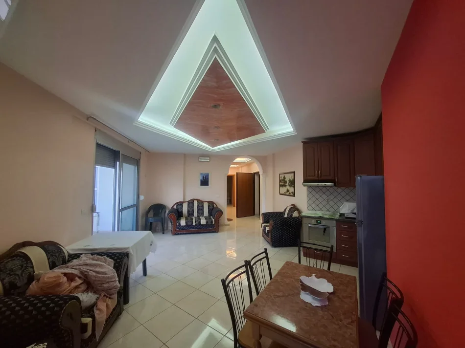 Vlore, jepet me qera apartament 2+1 Kati 3, 120 m² 500 € (Lungomare, Vlorë)