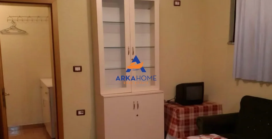 Tirane, jepet me qera apartament 1+1 Kati 1, 65 m² 365 € 