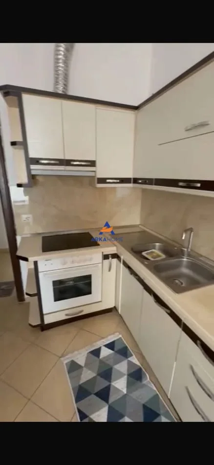 Tirane, jepet me qera apartament 1+1 Kati 5, 30 m² 300 € 