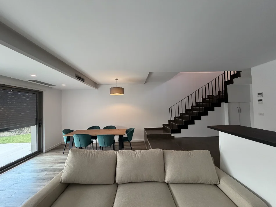 Tirane, jepet me qera 3 Katshe Kati 0, 350 m² 2.500 € (TEG - Mullet)