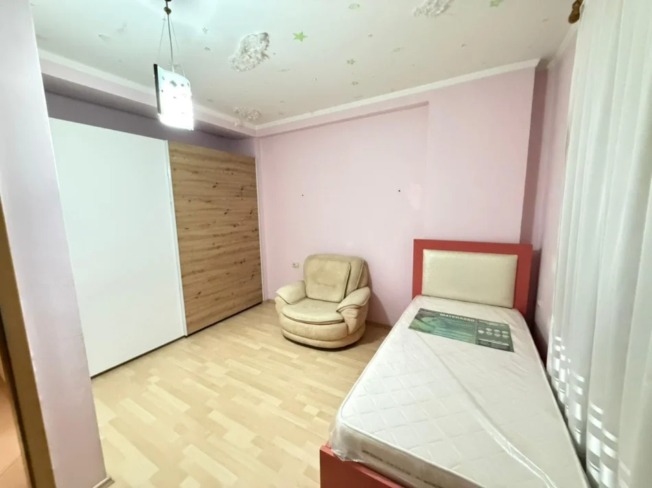 Tirane, jepet me qera apartament 1+1 Kati 5, 106 m² 750 € (Rruga e Kosovareve)