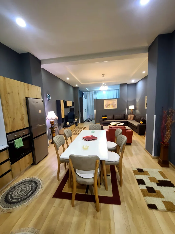 Tirane, jepet me qera apartament 1+1+Ballkon Kati 1, 90 m² 600 € (Liqeni i Thate)