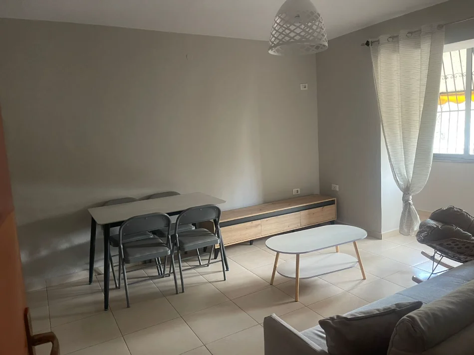 Tirane, jepet me qera apartament 1+1+Ballkon Kati 2, 55 m² 450 € (Brryli)