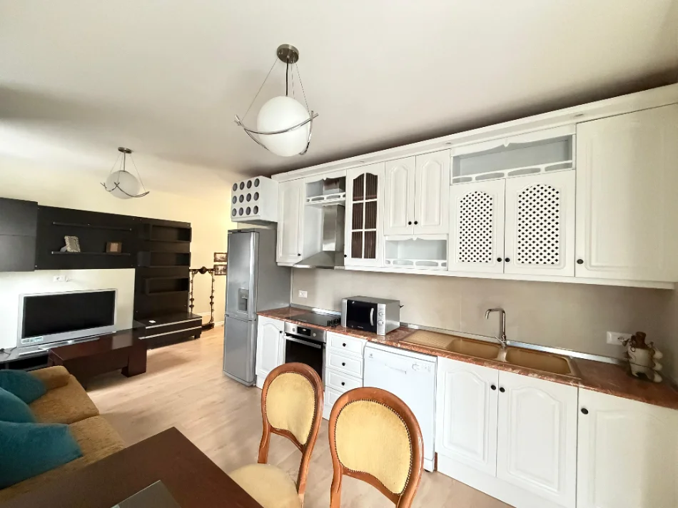 Tirane, jepet me qera apartament 1+1 Kati 6, 65 m² 670 € (Rruga e Elbasanit)