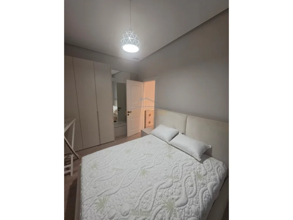 Tirane, jepet me qera apartament 1+1 Kati 1, 55 m² 600 € (Pranë Stela Hotel)