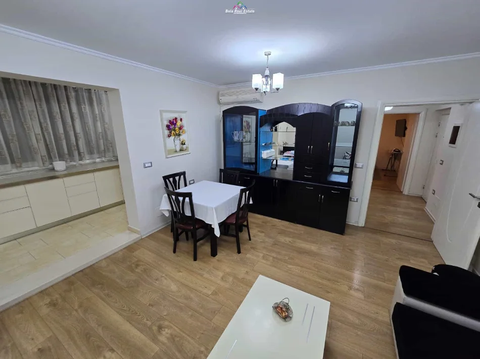 Tirane, jepet me qera apartament 1+1 Kati 4, 70 m² 580 € (vasil shanto)